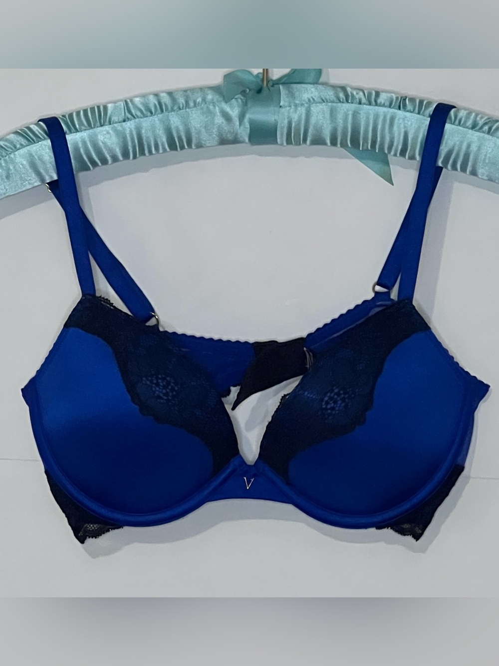 Victoria’s Secret Very Sexy Push Up Bra Size 34B Blue With Black Lace EC